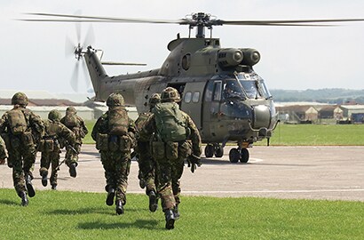 Photo of 3M volunteers at an event supporting veterans.