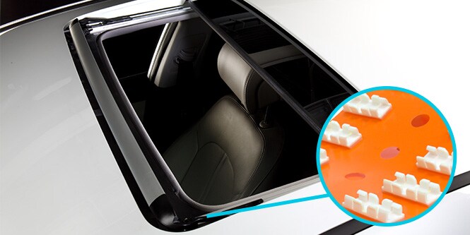 Automotive roof ditch clip application on a sunroof