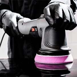 Image showing a person who is poslihig a surface by using 3M™ Perfect-It™ Random Orbital Polisher