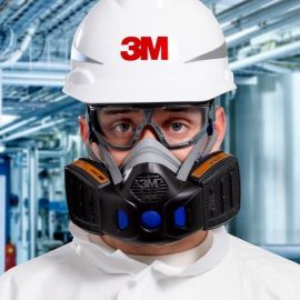 Worker using ppe in a chemical plan